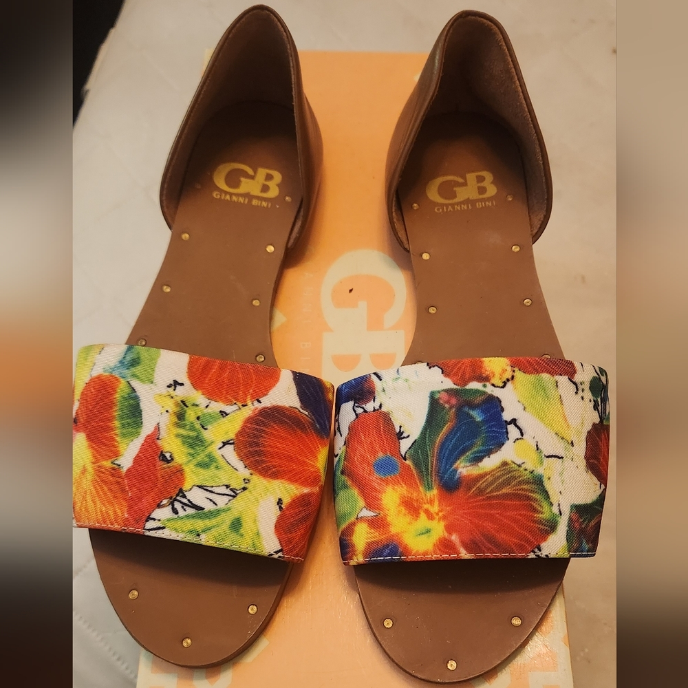 Gianni Bini sandals